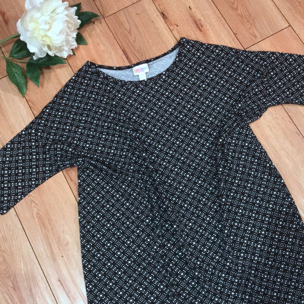 NWOT LuLaRoe Irma Black & White Top